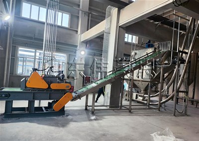 白炭黑自動破袋機(jī)有何特點(diǎn)？